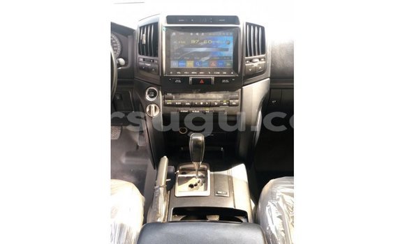 Sayi Imported Toyota Land Cruiser White Mota in Import - Dubai a Burkina Faso Sayi Imported Toyota Land Cruiser White Mota in Import - Dubai a Burkina Faso