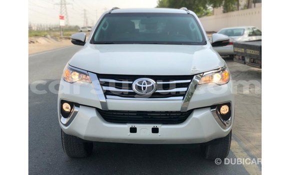 Sayi Imported Toyota Fortuner White Mota in Import - Dubai a Burkina Faso Sayi Imported Toyota Fortuner White Mota in Import - Dubai a Burkina Faso