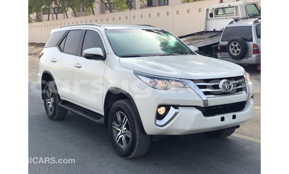 Sayi Imported Toyota Fortuner White Mota in Import - Dubai a Burkina Faso Sayi Imported Toyota Fortuner White Mota in Import - Dubai a Burkina Faso
