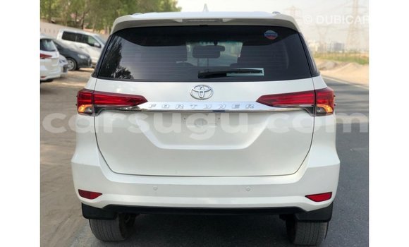 Sayi Imported Toyota Fortuner White Mota in Import - Dubai a Burkina Faso Sayi Imported Toyota Fortuner White Mota in Import - Dubai a Burkina Faso