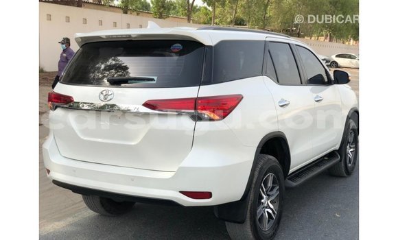 Sayi Imported Toyota Fortuner White Mota in Import - Dubai a Burkina Faso Sayi Imported Toyota Fortuner White Mota in Import - Dubai a Burkina Faso