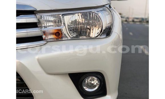 Sayi Imported Toyota Hilux White Mota in Import - Dubai a Burkina Faso Sayi Imported Toyota Hilux White Mota in Import - Dubai a Burkina Faso