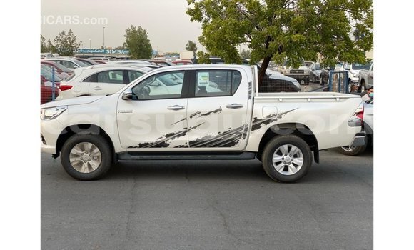 Sayi Imported Toyota Hilux White Mota in Import - Dubai a Burkina Faso Sayi Imported Toyota Hilux White Mota in Import - Dubai a Burkina Faso