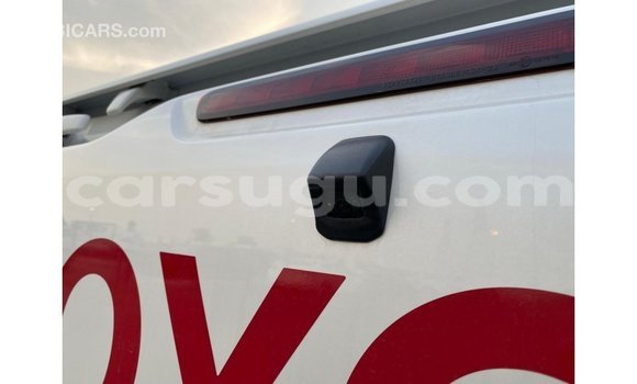 Sayi Imported Toyota Hilux White Mota in Import - Dubai a Burkina Faso Sayi Imported Toyota Hilux White Mota in Import - Dubai a Burkina Faso