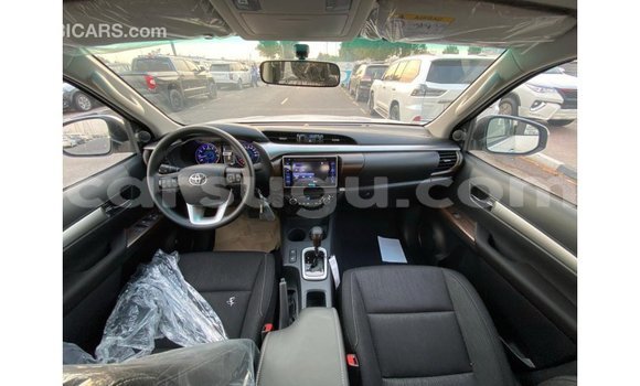 Sayi Imported Toyota Hilux White Mota in Import - Dubai a Burkina Faso Sayi Imported Toyota Hilux White Mota in Import - Dubai a Burkina Faso
