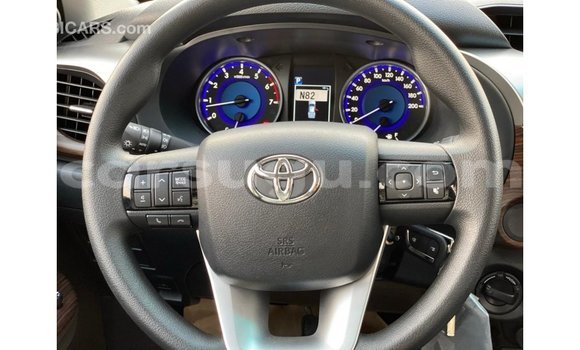 Sayi Imported Toyota Hilux White Mota in Import - Dubai a Burkina Faso Sayi Imported Toyota Hilux White Mota in Import - Dubai a Burkina Faso