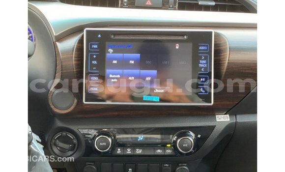 Sayi Imported Toyota Hilux White Mota in Import - Dubai a Burkina Faso Sayi Imported Toyota Hilux White Mota in Import - Dubai a Burkina Faso