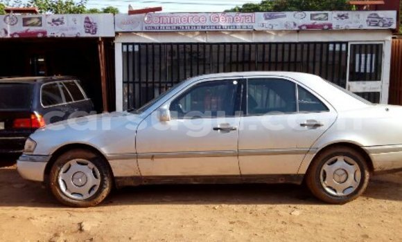 Acheter Occasion Voiture Mercedes-Benz 250 Gris à Ouagadougou, Burkina-Faso Acheter Occasion Voiture Mercedes-Benz 250 Gris à Ouagadougou, Burkina-Faso