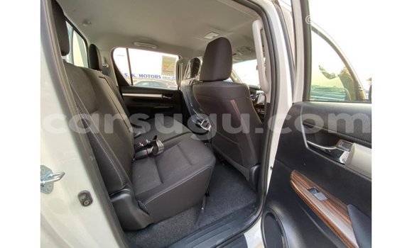 Sayi Imported Toyota Hilux White Mota in Import - Dubai a Burkina Faso Sayi Imported Toyota Hilux White Mota in Import - Dubai a Burkina Faso
