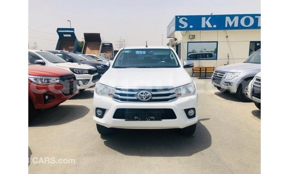 Sayi Imported Toyota Hilux White Mota in Import - Dubai a Burkina Faso Sayi Imported Toyota Hilux White Mota in Import - Dubai a Burkina Faso