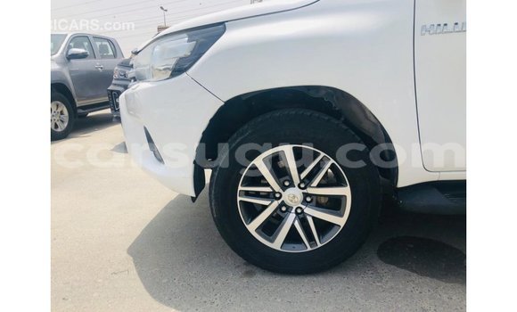 Sayi Imported Toyota Hilux White Mota in Import - Dubai a Burkina Faso Sayi Imported Toyota Hilux White Mota in Import - Dubai a Burkina Faso
