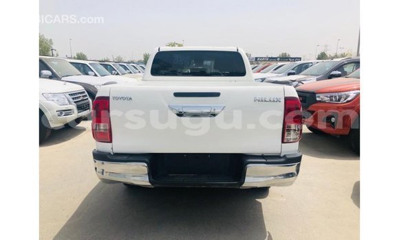 Sayi Imported Toyota Hilux White Mota in Import - Dubai a Burkina Faso Sayi Imported Toyota Hilux White Mota in Import - Dubai a Burkina Faso