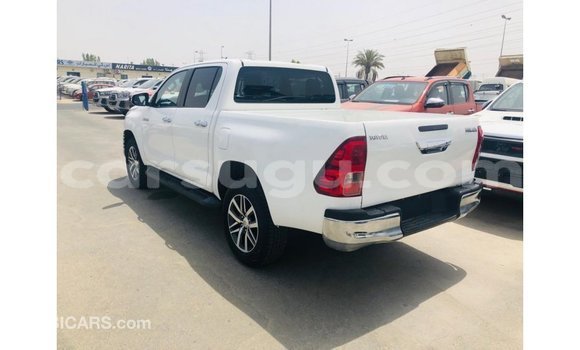 Sayi Imported Toyota Hilux White Mota in Import - Dubai a Burkina Faso Sayi Imported Toyota Hilux White Mota in Import - Dubai a Burkina Faso