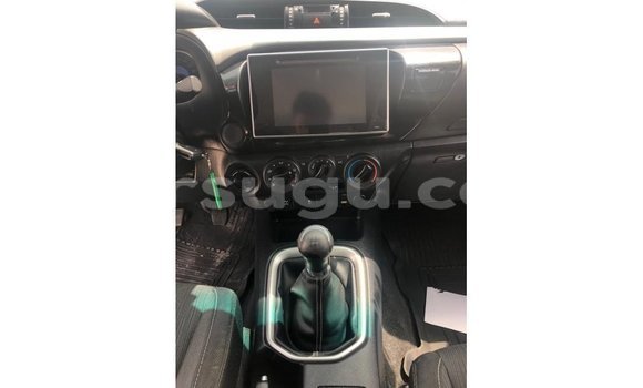 Sayi Imported Toyota Hilux White Mota in Import - Dubai a Burkina Faso Sayi Imported Toyota Hilux White Mota in Import - Dubai a Burkina Faso
