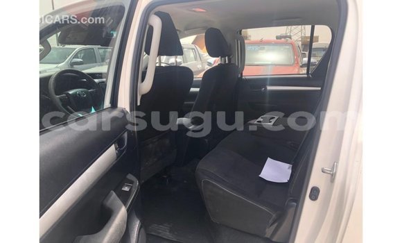 Sayi Imported Toyota Hilux White Mota in Import - Dubai a Burkina Faso Sayi Imported Toyota Hilux White Mota in Import - Dubai a Burkina Faso