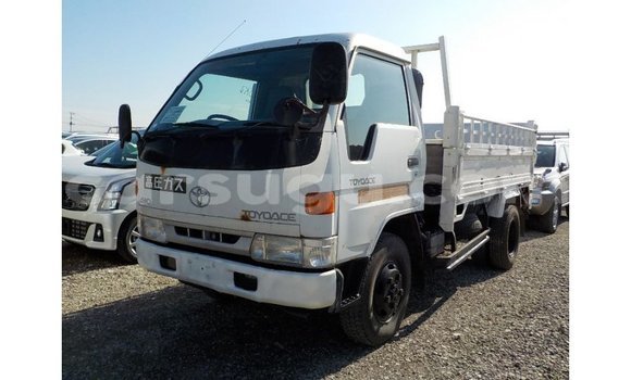 Sayi Imported Toyota Dyna White Babbar mota in Import - Dubai a Burkina Faso Sayi Imported Toyota Dyna White Babbar mota in Import - Dubai a Burkina Faso