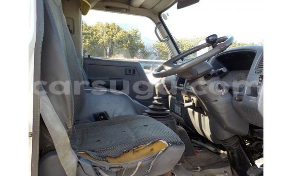 Sayi Imported Toyota Dyna White Babbar mota in Import - Dubai a Burkina Faso Sayi Imported Toyota Dyna White Babbar mota in Import - Dubai a Burkina Faso