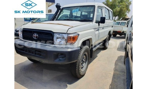 Acheter Import Voiture Toyota Land Cruiser Blanc à Import - Dubai, Burkina-Faso Acheter Import Voiture Toyota Land Cruiser Blanc à Import - Dubai, Burkina-Faso