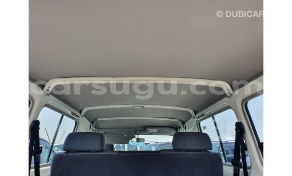 Acheter Import Voiture Toyota Land Cruiser Blanc à Import - Dubai, Burkina-Faso Acheter Import Voiture Toyota Land Cruiser Blanc à Import - Dubai, Burkina-Faso