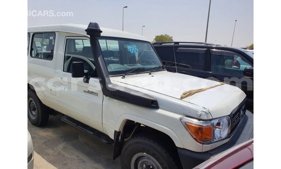 Acheter Import Voiture Toyota Land Cruiser Blanc à Import - Dubai, Burkina-Faso Acheter Import Voiture Toyota Land Cruiser Blanc à Import - Dubai, Burkina-Faso