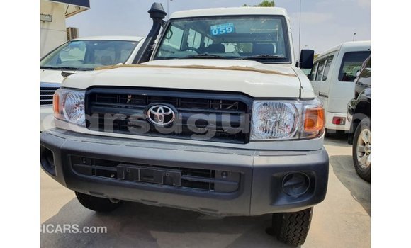 Acheter Import Voiture Toyota Land Cruiser Blanc à Import - Dubai, Burkina-Faso Acheter Import Voiture Toyota Land Cruiser Blanc à Import - Dubai, Burkina-Faso