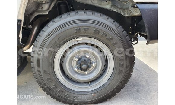 Acheter Import Voiture Toyota Land Cruiser Blanc à Import - Dubai, Burkina-Faso Acheter Import Voiture Toyota Land Cruiser Blanc à Import - Dubai, Burkina-Faso