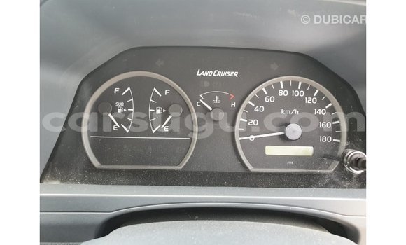 Acheter Import Voiture Toyota Land Cruiser Blanc à Import - Dubai, Burkina-Faso Acheter Import Voiture Toyota Land Cruiser Blanc à Import - Dubai, Burkina-Faso