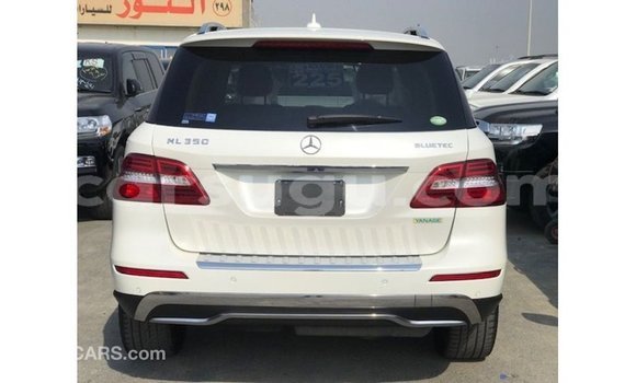 Sayi Imported Mercedes-Benz 190 White Mota in Import - Dubai a Burkina Faso Sayi Imported Mercedes-Benz 190 White Mota in Import - Dubai a Burkina Faso