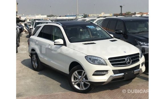 Sayi Imported Mercedes-Benz 190 White Mota in Import - Dubai a Burkina Faso Sayi Imported Mercedes-Benz 190 White Mota in Import - Dubai a Burkina Faso