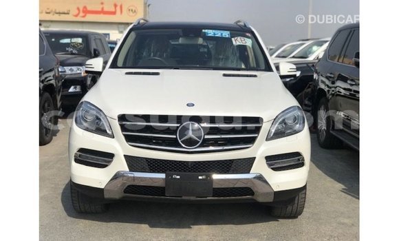 Sayi Imported Mercedes-Benz 190 White Mota in Import - Dubai a Burkina Faso Sayi Imported Mercedes-Benz 190 White Mota in Import - Dubai a Burkina Faso