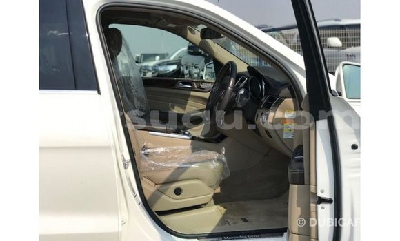 Sayi Imported Mercedes-Benz 190 White Mota in Import - Dubai a Burkina Faso Sayi Imported Mercedes-Benz 190 White Mota in Import - Dubai a Burkina Faso