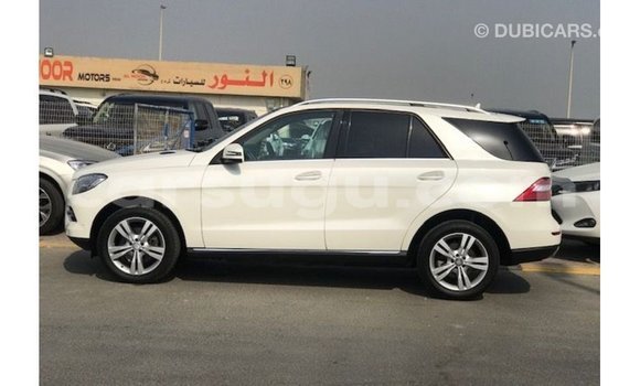 Sayi Imported Mercedes-Benz 190 White Mota in Import - Dubai a Burkina Faso Sayi Imported Mercedes-Benz 190 White Mota in Import - Dubai a Burkina Faso