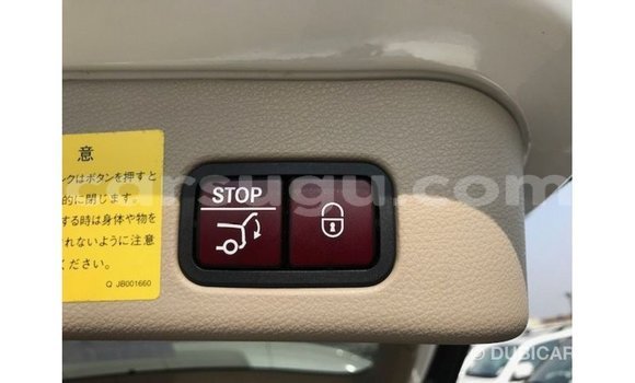 Sayi Imported Mercedes-Benz 190 White Mota in Import - Dubai a Burkina Faso Sayi Imported Mercedes-Benz 190 White Mota in Import - Dubai a Burkina Faso