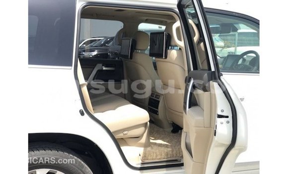 Buy Import Toyota Land Cruiser White Car in Import - Dubai in Burkina Faso Buy Import Toyota Land Cruiser White Car in Import - Dubai in Burkina Faso