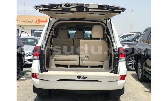 Buy Import Toyota Land Cruiser White Car in Import - Dubai in Burkina Faso Buy Import Toyota Land Cruiser White Car in Import - Dubai in Burkina Faso