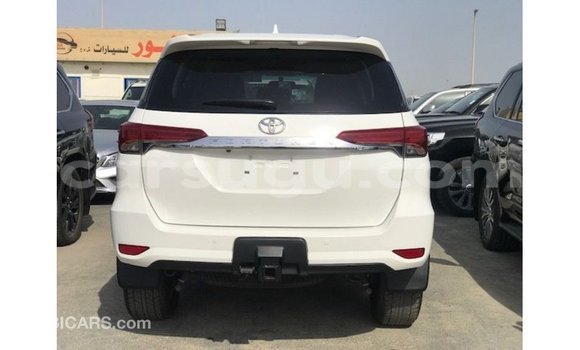 Acheter Import Voiture Toyota Fortuner Blanc à Import - Dubai, Burkina-Faso Acheter Import Voiture Toyota Fortuner Blanc à Import - Dubai, Burkina-Faso