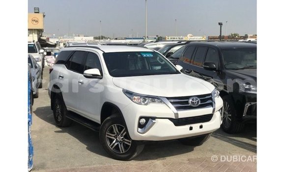 Acheter Import Voiture Toyota Fortuner Blanc à Import - Dubai, Burkina-Faso Acheter Import Voiture Toyota Fortuner Blanc à Import - Dubai, Burkina-Faso