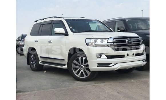 Sayi Imported Toyota Land Cruiser White Mota in Import - Dubai a Burkina Faso Sayi Imported Toyota Land Cruiser White Mota in Import - Dubai a Burkina Faso