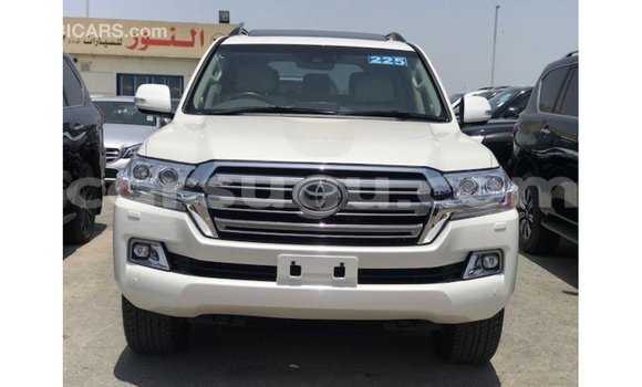 Sayi Imported Toyota Land Cruiser White Mota in Import - Dubai a Burkina Faso Sayi Imported Toyota Land Cruiser White Mota in Import - Dubai a Burkina Faso