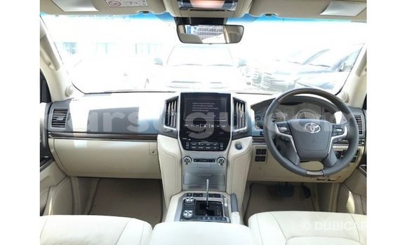 Sayi Imported Toyota Land Cruiser White Mota in Import - Dubai a Burkina Faso Sayi Imported Toyota Land Cruiser White Mota in Import - Dubai a Burkina Faso