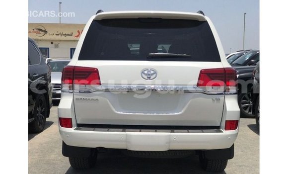 Sayi Imported Toyota Land Cruiser White Mota in Import - Dubai a Burkina Faso Sayi Imported Toyota Land Cruiser White Mota in Import - Dubai a Burkina Faso