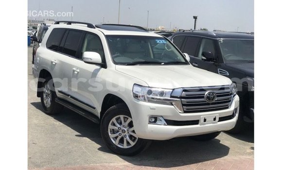 Sayi Imported Toyota Land Cruiser White Mota in Import - Dubai a Burkina Faso Sayi Imported Toyota Land Cruiser White Mota in Import - Dubai a Burkina Faso