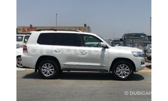 Sayi Imported Toyota Land Cruiser White Mota in Import - Dubai a Burkina Faso Sayi Imported Toyota Land Cruiser White Mota in Import - Dubai a Burkina Faso