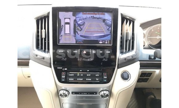 Sayi Imported Toyota Land Cruiser White Mota in Import - Dubai a Burkina Faso Sayi Imported Toyota Land Cruiser White Mota in Import - Dubai a Burkina Faso