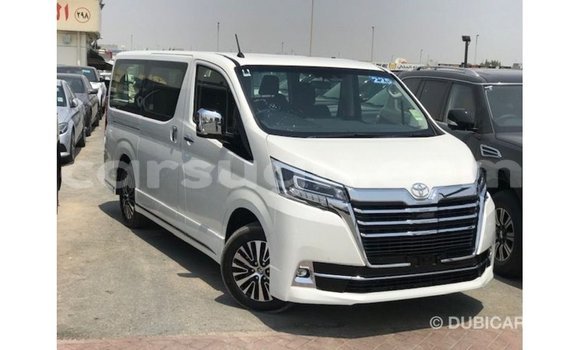 Sayi Imported Toyota Granvia White Mota in Import - Dubai a Burkina Faso Sayi Imported Toyota Granvia White Mota in Import - Dubai a Burkina Faso