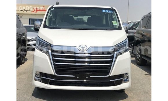 Sayi Imported Toyota Granvia White Mota in Import - Dubai a Burkina Faso Sayi Imported Toyota Granvia White Mota in Import - Dubai a Burkina Faso