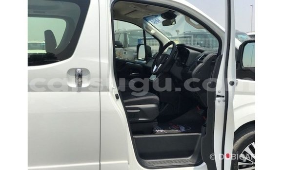 Sayi Imported Toyota Granvia White Mota in Import - Dubai a Burkina Faso Sayi Imported Toyota Granvia White Mota in Import - Dubai a Burkina Faso