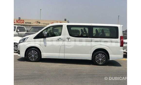 Sayi Imported Toyota Granvia White Mota in Import - Dubai a Burkina Faso Sayi Imported Toyota Granvia White Mota in Import - Dubai a Burkina Faso