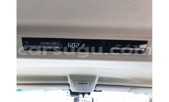 Sayi Imported Toyota Granvia White Mota in Import - Dubai a Burkina Faso Sayi Imported Toyota Granvia White Mota in Import - Dubai a Burkina Faso