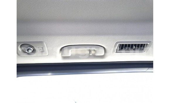 Sayi Imported Toyota Granvia White Mota in Import - Dubai a Burkina Faso Sayi Imported Toyota Granvia White Mota in Import - Dubai a Burkina Faso